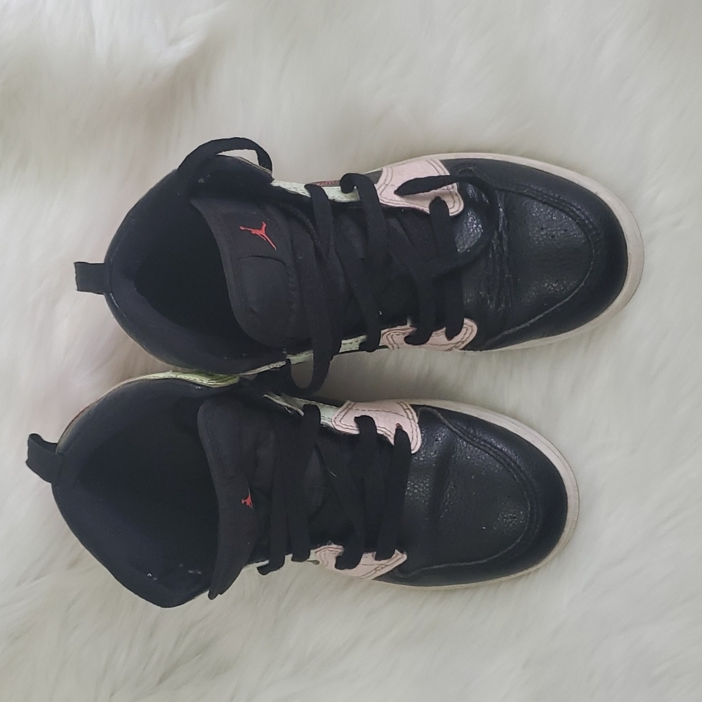 Nike Air Jordan Sneakers Shoes unisex leather size 2Y - Picture 6 of 8